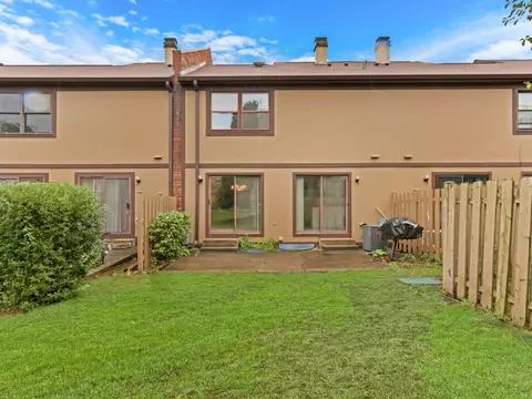 Exterior - 206 Shadowbend Dr, Wheeling, IL 60090 photo 2 of 2