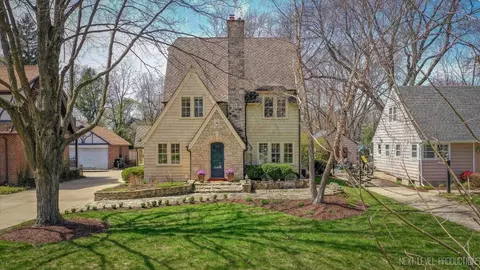 349 N Lincoln St, Batavia, IL 60510