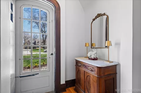 Entry Way - 349 N Lincoln St, Batavia, IL 60510 photo 1 of 1