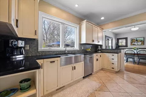 Kitchen - 349 N Lincoln St, Batavia, IL 60510 photo 3 of 4