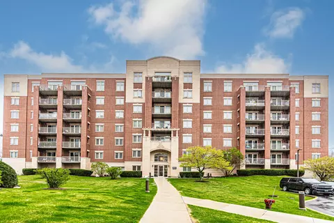 8747 W Bryn Mawr Ave #307, Chicago, IL 60631