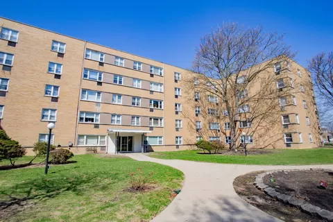 2035 W Granville Ave #C414, Chicago, IL 60659
