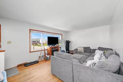 7736 S Octavia Ave, Bridgeview, IL 60455 photo 2