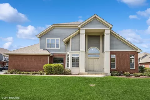4402 Lainie Cir, Glenview, IL 60026