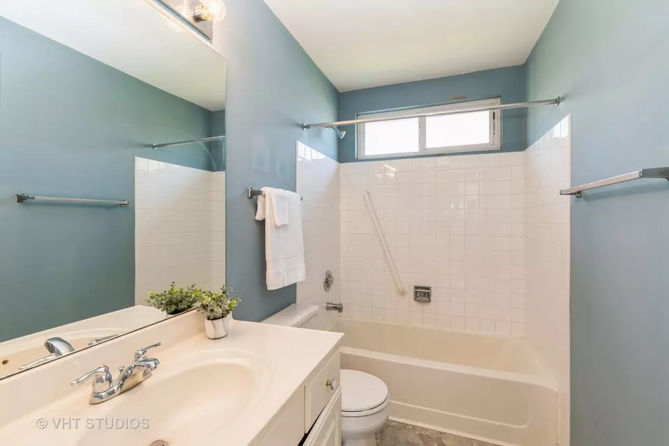Bath - 1168 Halfmoon Gate, Lake In The Hills, IL 60156 photo 3 of 3