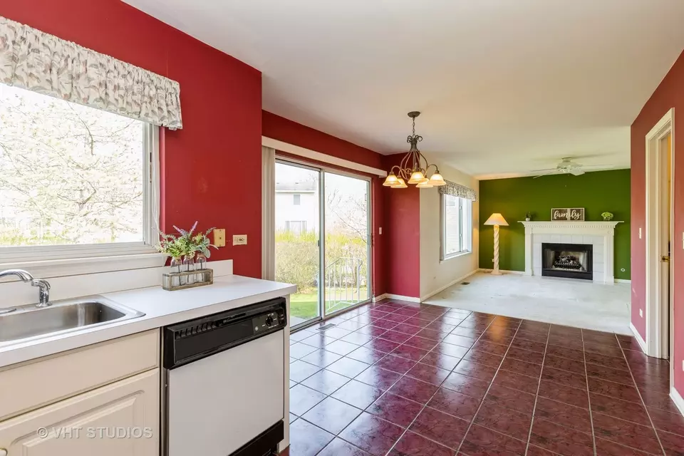 Kitchen - 1168 Halfmoon Gate, Lake In The Hills, IL 60156 photo 2 of 3