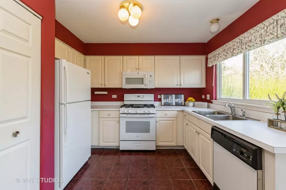 Kitchen - 1168 Halfmoon Gate, Lake In The Hills, IL 60156 photo 1 of 3