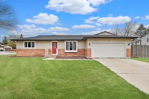 1 Danbury Ct, South Elgin, IL 60177