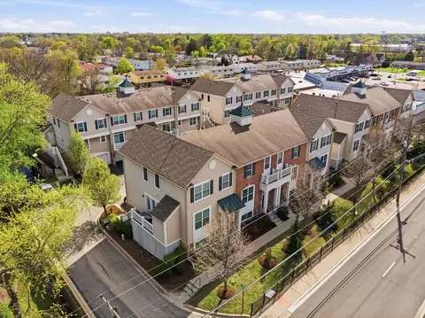 1526 E Arbor Ln, Arlington Heights, IL 60004