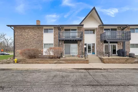 23 Kingery Quarter Ave # B, Willowbrook, IL 60527