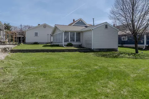 Exterior - 764 High St, Aurora, IL 60505 photo 3 of 6