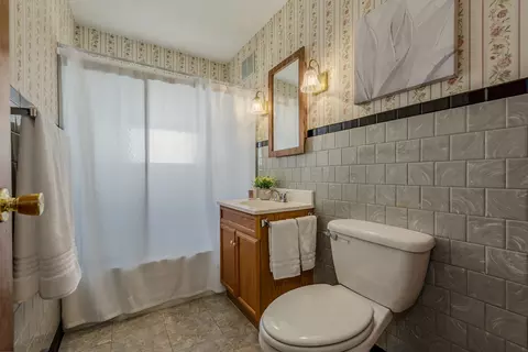 Bath - 764 High St, Aurora, IL 60505 photo 1 of 2