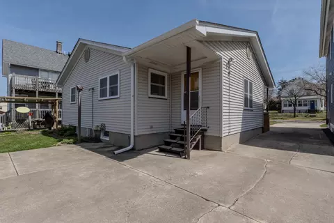 Exterior - 764 High St, Aurora, IL 60505 photo 5 of 6