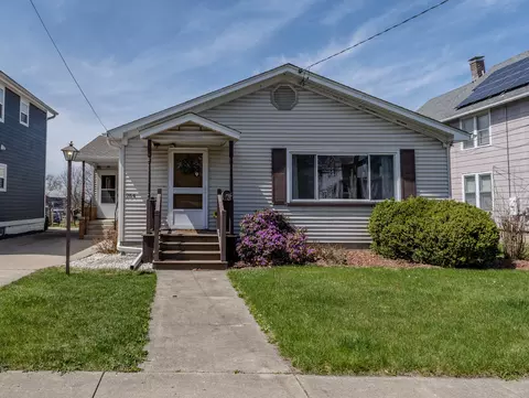 764 High St, Aurora, IL 60505