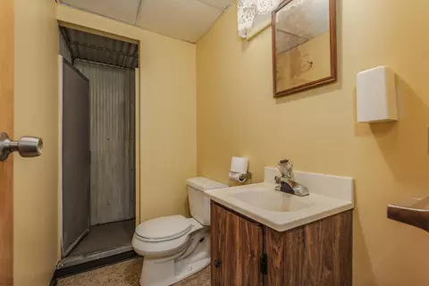 Bath - 764 High St, Aurora, IL 60505 photo 2 of 2