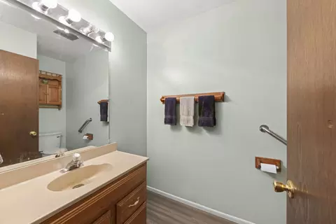 Bath - 452 Harbor Ter, Bartlett, IL 60103 photo 1 of 3