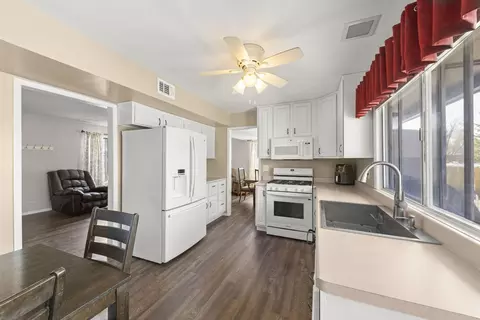 Kitchen - 452 Harbor Ter, Bartlett, IL 60103 photo 1 of 2