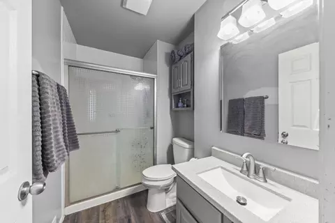 Bath - 452 Harbor Ter, Bartlett, IL 60103 photo 2 of 3