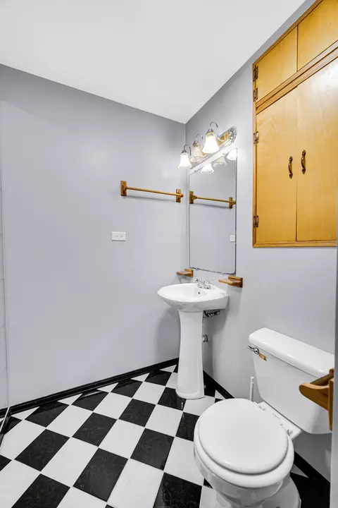 537 S 5th Ave, Des Plaines, IL 60016 photo 13