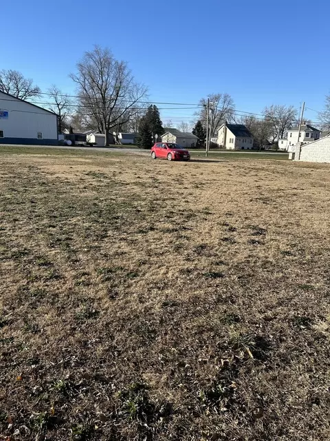 175 E 3rd Ave, Clifton, IL 60927