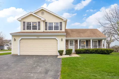 942 Hill Crest Dr, Carol Stream, IL 60188