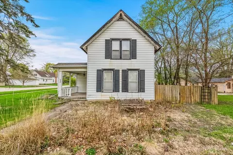 303 N Grove St, Carpentersville, IL 60110
