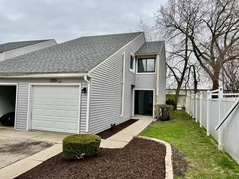 369 S Belmont Ave, Elgin, IL 60123