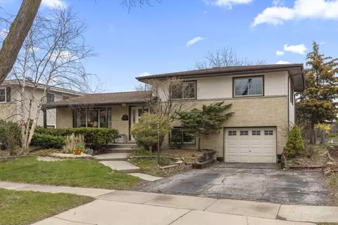 825 S School St, Lombard, IL 60148