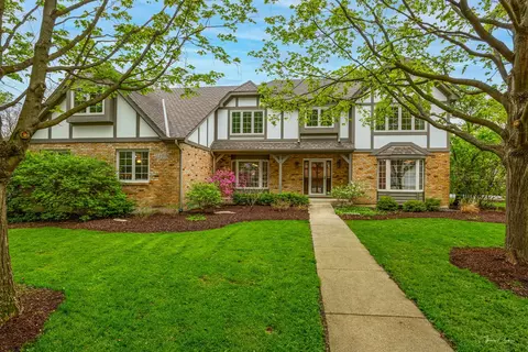 5930 Hillcrest Ct, Downers Grove, IL 60516