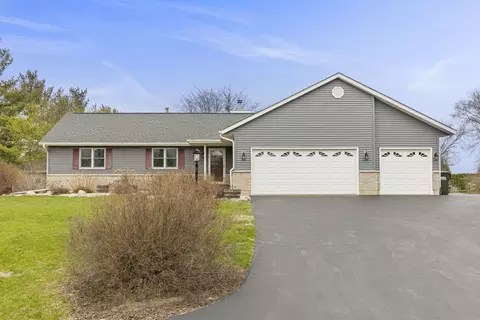 10320 Steeplechase Ln, Spring Grove, IL 60081