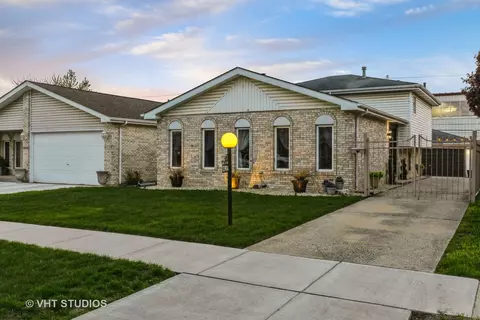 13904 S Manistee Ave, Burnham, IL 60633