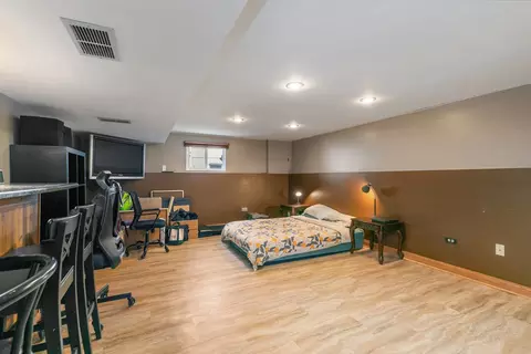 Bedroom - 47 Central Ave, Roselle, IL 60172 photo 3 of 3