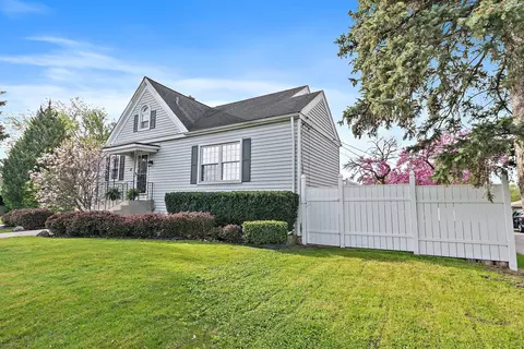 Exterior - 47 Central Ave, Roselle, IL 60172 photo 3 of 9