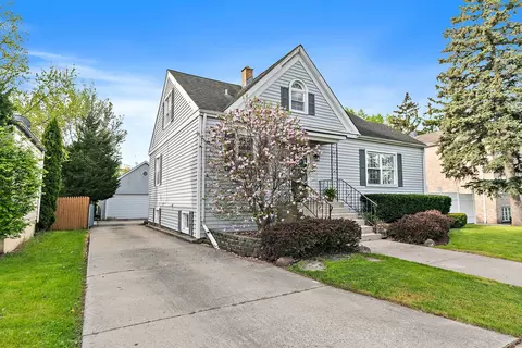 47 Central Ave, Roselle, IL 60172