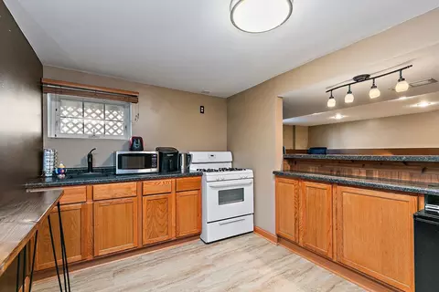 Kitchen - 47 Central Ave, Roselle, IL 60172 photo 4 of 4