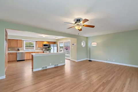 Living - 47 Central Ave, Roselle, IL 60172 photo 4 of 5