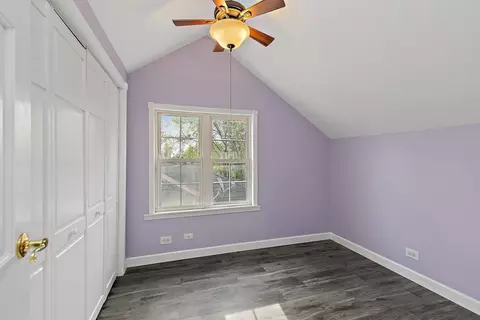 Bedroom - 47 Central Ave, Roselle, IL 60172 photo 2 of 3