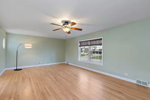 Living - 47 Central Ave, Roselle, IL 60172 photo 2 of 5