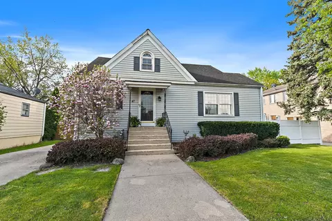 Exterior - 47 Central Ave, Roselle, IL 60172 photo 2 of 9