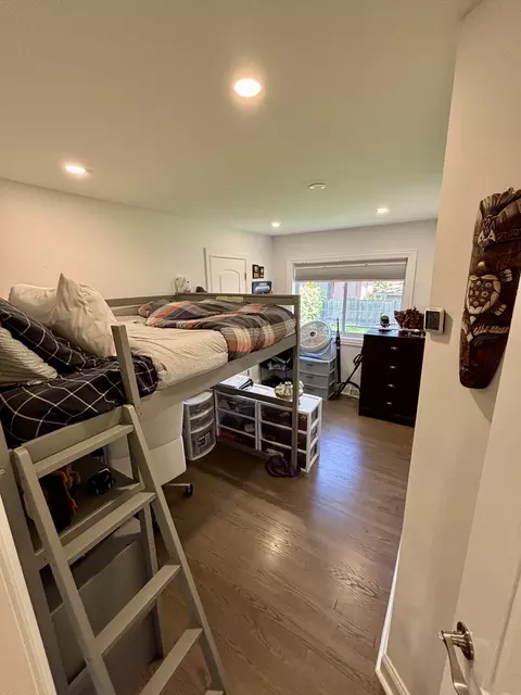 Bedroom - 1237 Heatherfield Ln, Glenview, IL 60025 photo 2 of 5