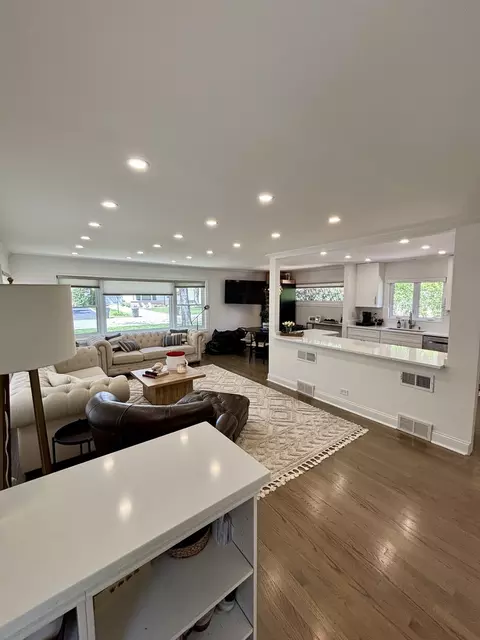 Living - 1237 Heatherfield Ln, Glenview, IL 60025 photo 1 of 5