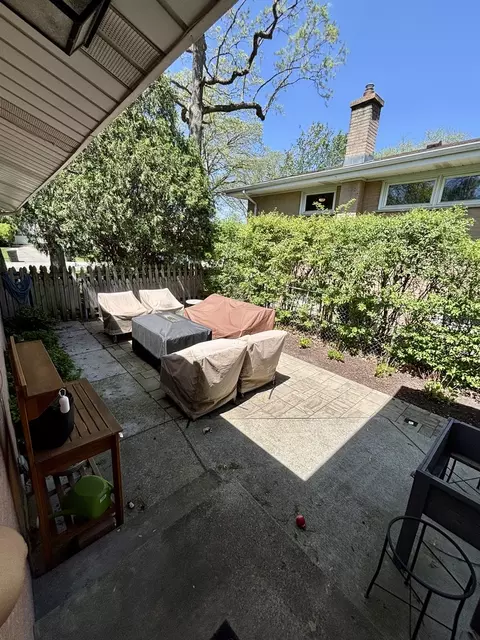 Exterior - 1237 Heatherfield Ln, Glenview, IL 60025 photo 7 of 9