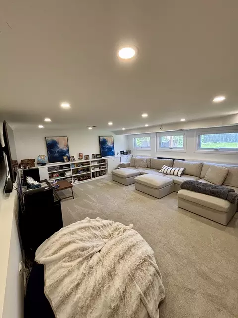 Living - 1237 Heatherfield Ln, Glenview, IL 60025 photo 4 of 5