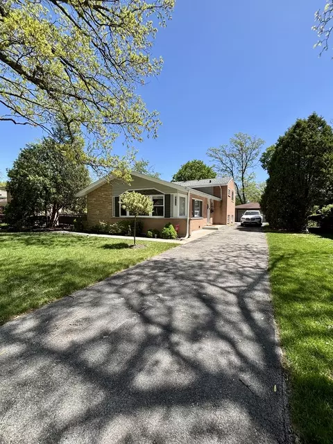 Exterior - 1237 Heatherfield Ln, Glenview, IL 60025 photo 8 of 9