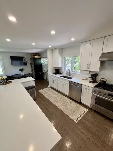 Kitchen - 1237 Heatherfield Ln, Glenview, IL 60025 photo 3 of 3