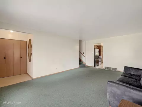 1430 Emmerson Ln, Mount Prospect, IL 60056 photo 9