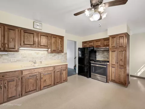 1430 Emmerson Ln, Mount Prospect, IL 60056 photo 10