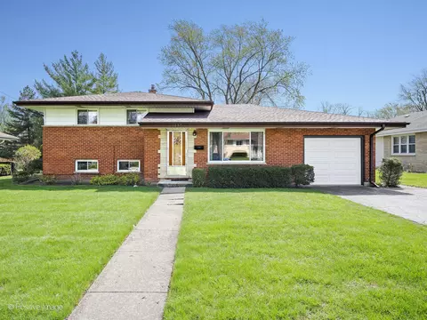 1430 Emmerson Ln, Mount Prospect, IL 60056