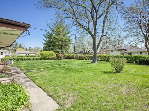 1430 Emmerson Ln, Mount Prospect, IL 60056 photo 23