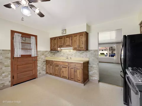 1430 Emmerson Ln, Mount Prospect, IL 60056 photo 12